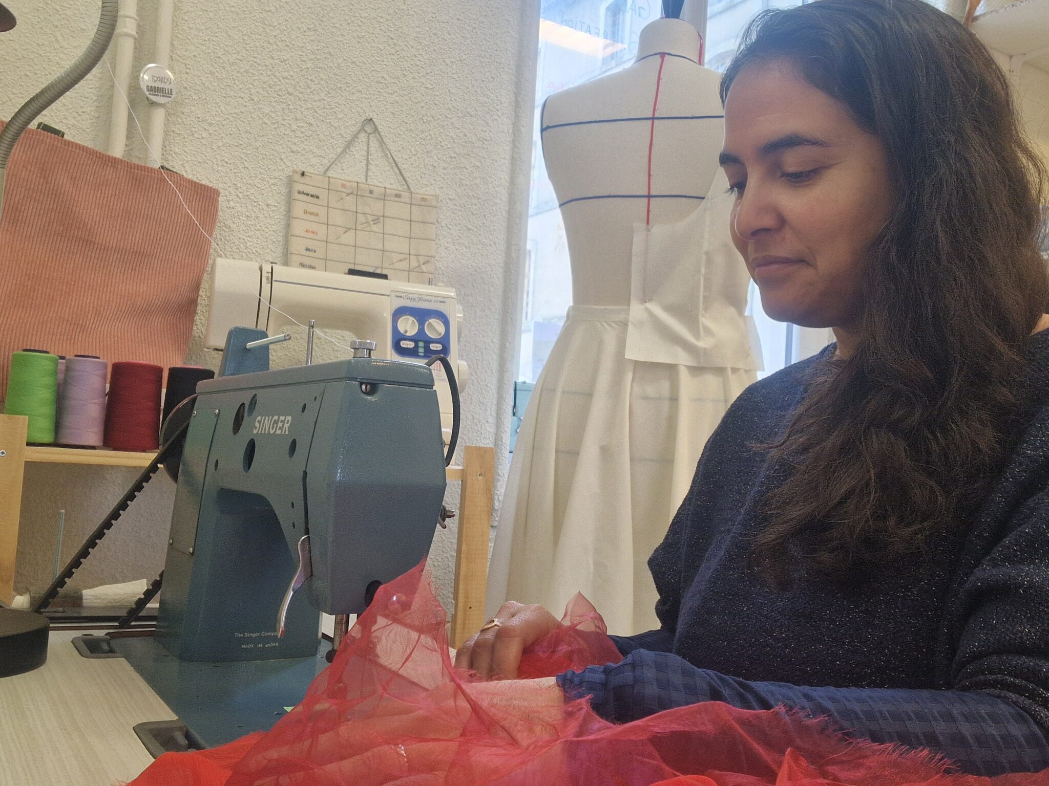 Gabrielle Saubois, réparatrice machine à coudre et animation atelier couture en dordogne, à Bergerac
